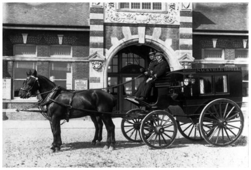 HOT-017 - Sackville Hotel carriage outside West Station - c1910-bexhill
