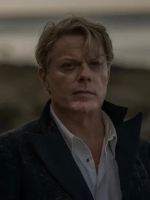 Suzy Eddie Izzard in Six Minutes to Midnight