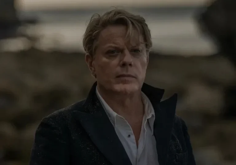 Suzy Eddie Izzard in Six Minutes to Midnight